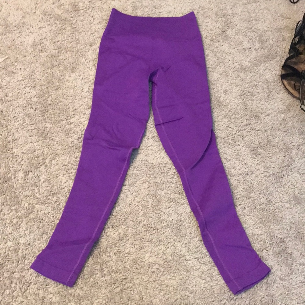 Lululemon size 6 workout pants never worn!